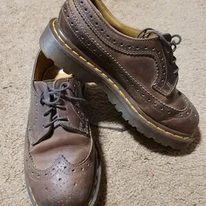 Doc Martens Shoes Men\'s Size 13 Brown Junior 3989 Yellow Stitch Brogue Wingtips Unisex 3989 Yellow Stitch Smooth Leather Brogue Shoes Black  main image 2